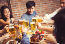 I giovani non abbandonano i bar: cosa rivela una ricerca europea
